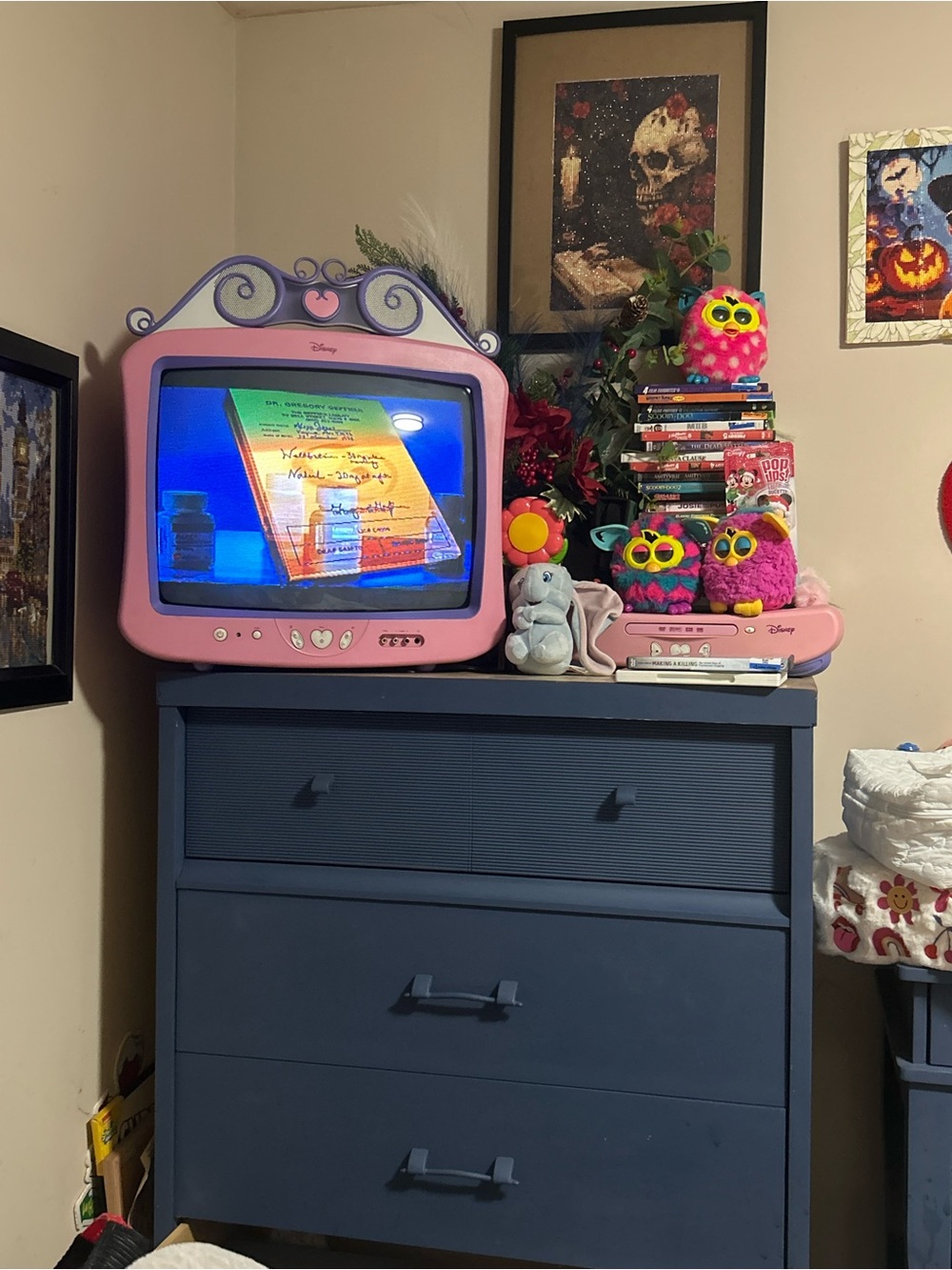 Very rare Disney Pink TV - works great with both remotes